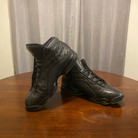 Jordan retro 13- black with green details. - Picture 2 of 4